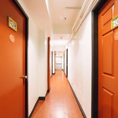 Reddoorz At Nirvana Pension House バコロ エクステリア 写真