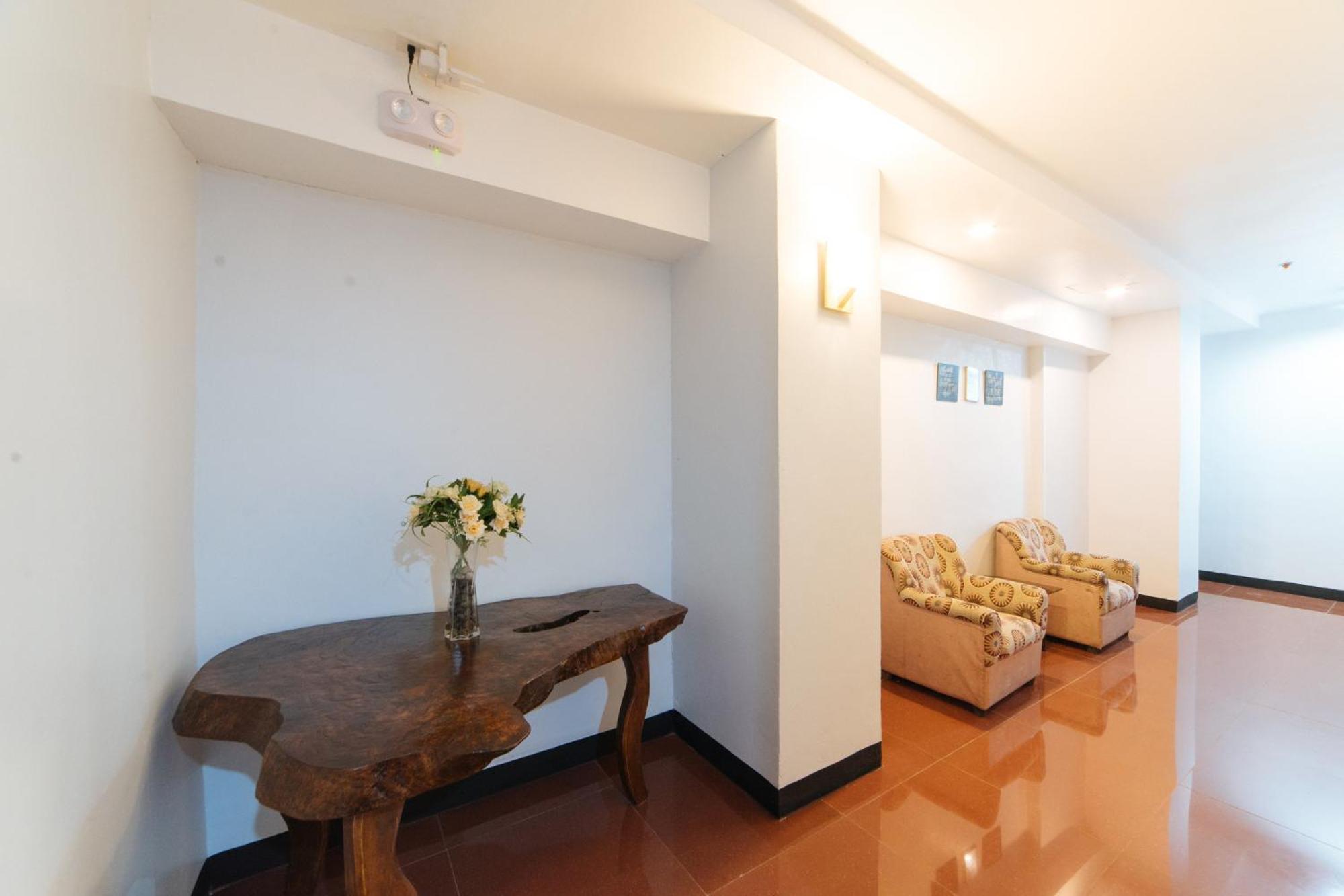 Reddoorz At Nirvana Pension House バコロ エクステリア 写真