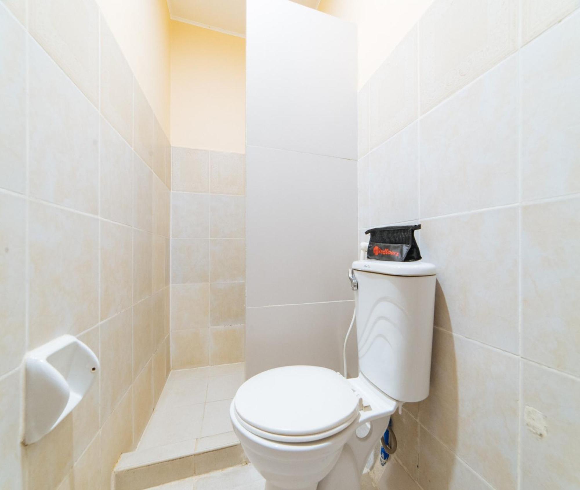 Reddoorz At Nirvana Pension House バコロ エクステリア 写真