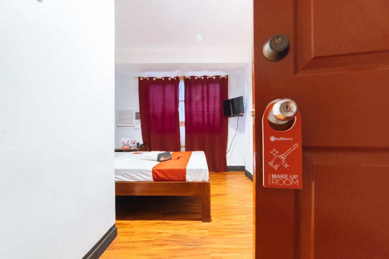 Reddoorz At Nirvana Pension House バコロ エクステリア 写真