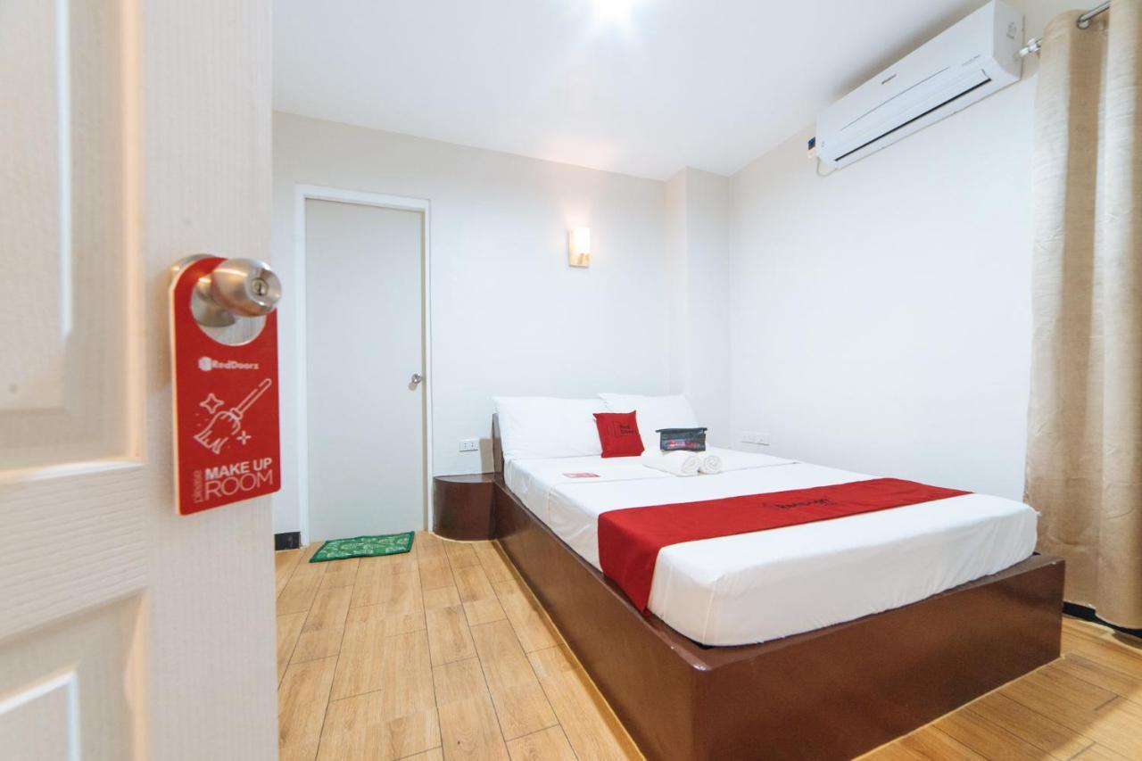 Reddoorz At Nirvana Pension House バコロ エクステリア 写真