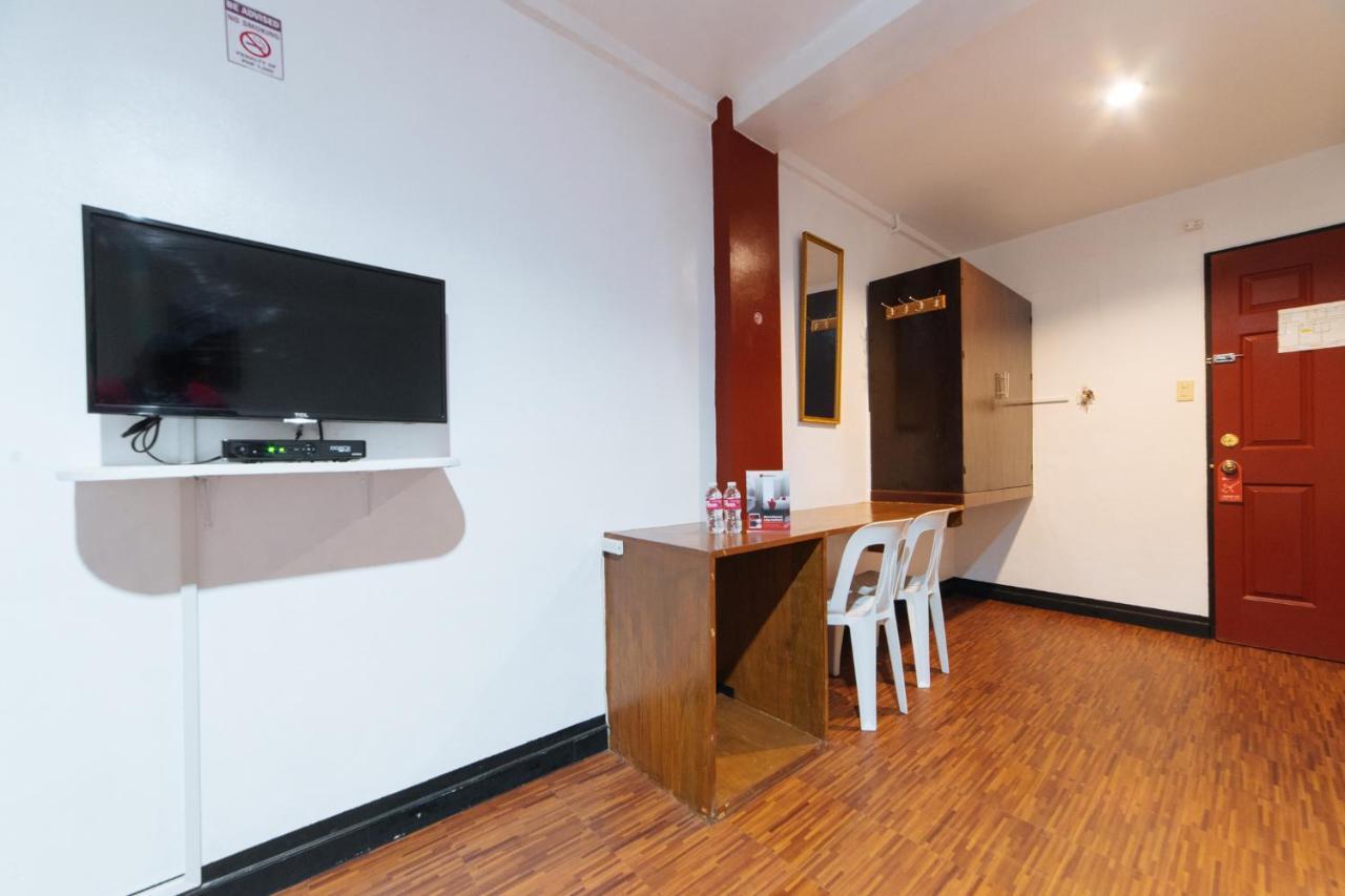 Reddoorz At Nirvana Pension House バコロ エクステリア 写真