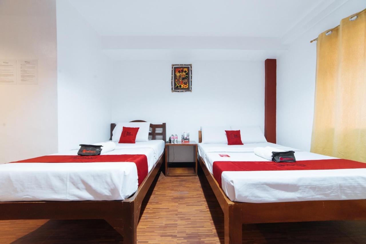 Reddoorz At Nirvana Pension House バコロ エクステリア 写真