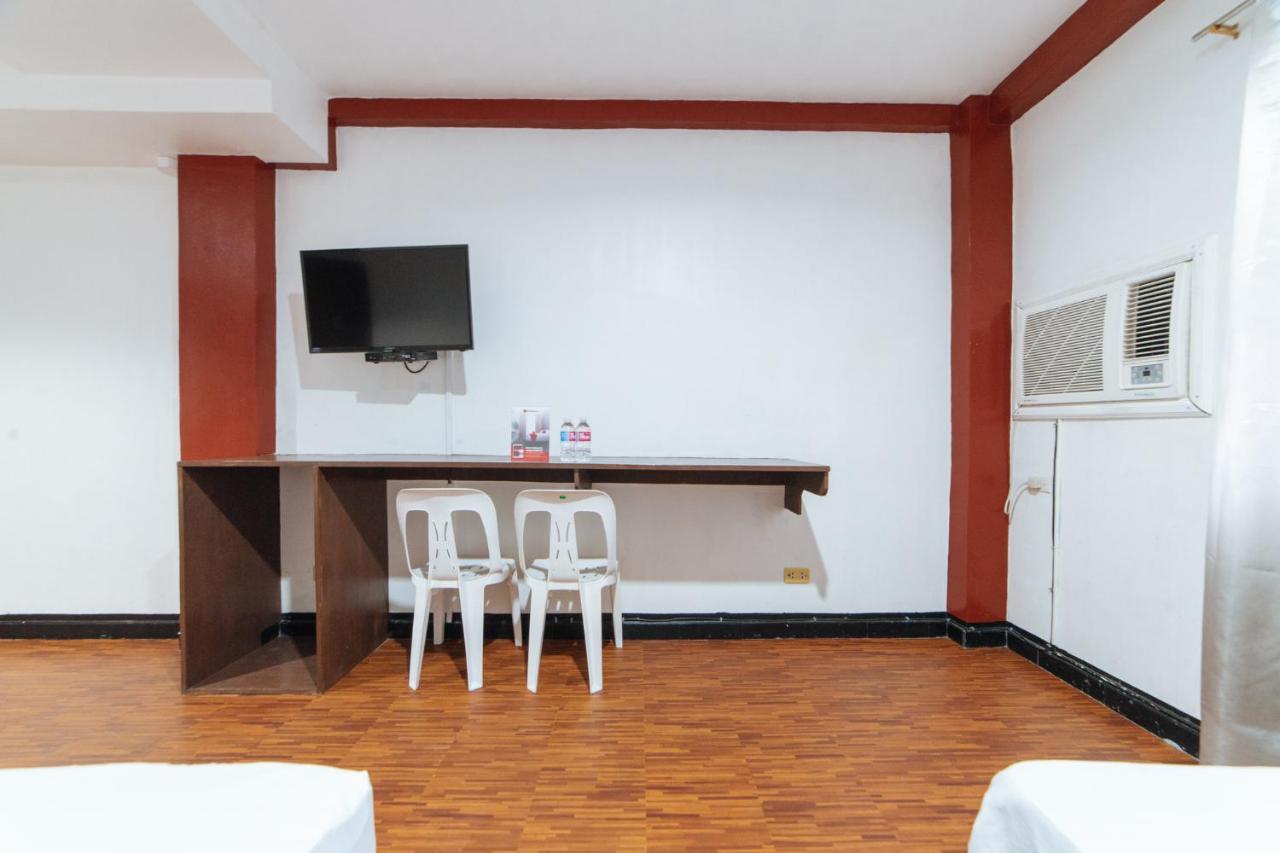 Reddoorz At Nirvana Pension House バコロ エクステリア 写真