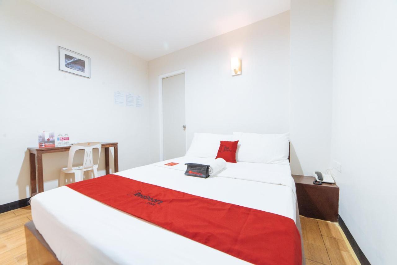 Reddoorz At Nirvana Pension House バコロ エクステリア 写真