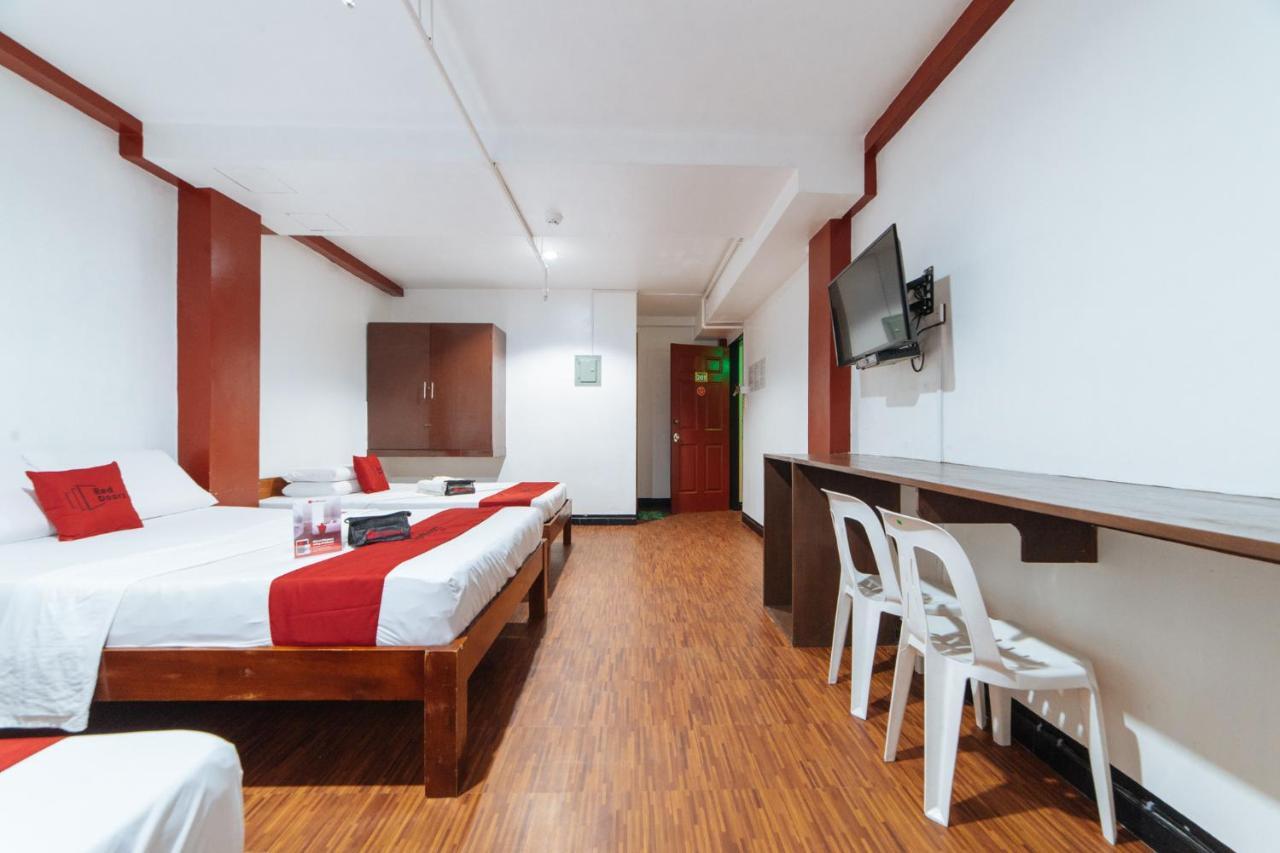 Reddoorz At Nirvana Pension House バコロ エクステリア 写真